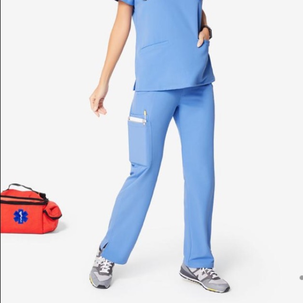 Figs ‘Kade’ Scrub Pants in Ceil Blue, size small petite